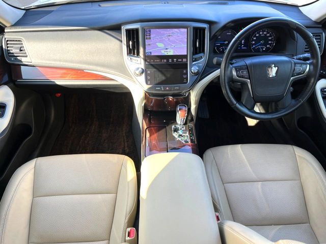 TOYOTA CROWN SEDAN HYBRID 2013 Image 31