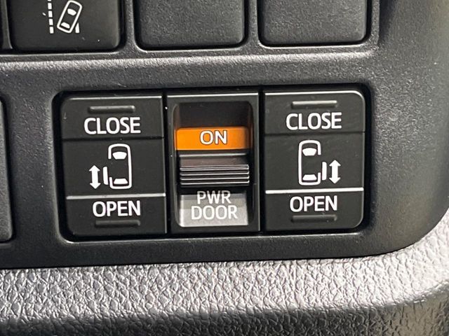 TOYOTA VOXY 2019 Image 31