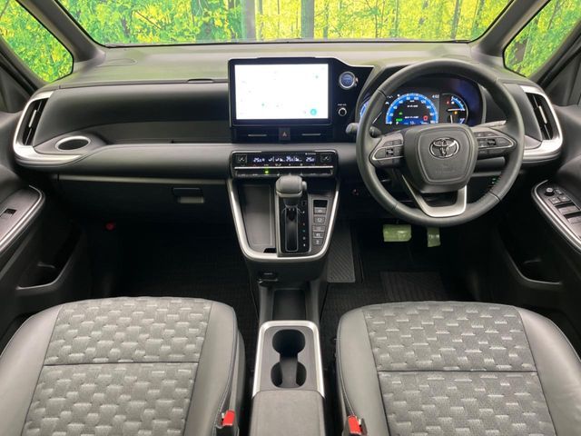 TOYOTA VOXY HYBRID 2022 Image 31