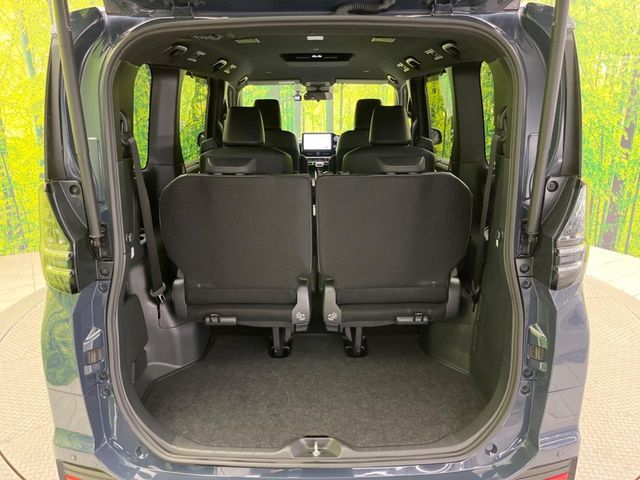 TOYOTA VOXY HYBRID 2022 Image 31