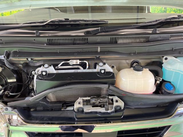 TOYOTA HIACE VAN 2WD 2020 Image 31