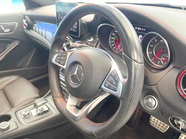 MERCEDES BENZ MERCEDES AMG GLA CLA 2017 Image 31