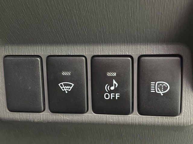 TOYOTA PRIUS ALPHA 2013 Image 31