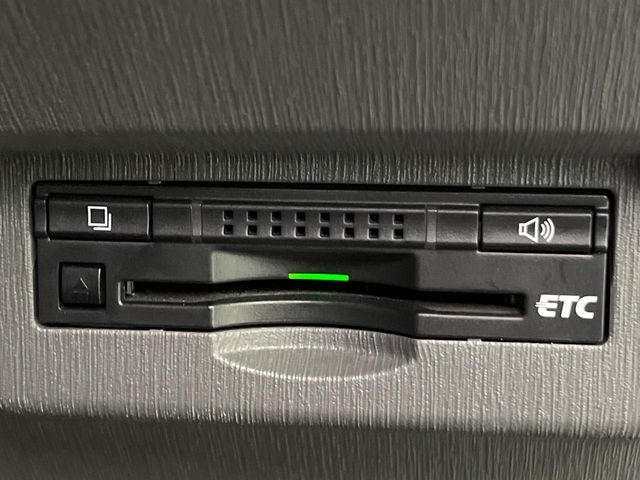 TOYOTA PRIUS ALPHA 2013 Image 31