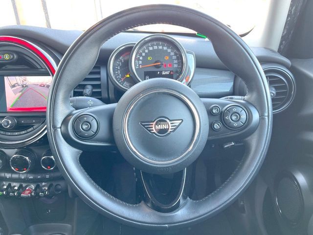 BMW MINI COOPER 5DOOR 2019 Image 31