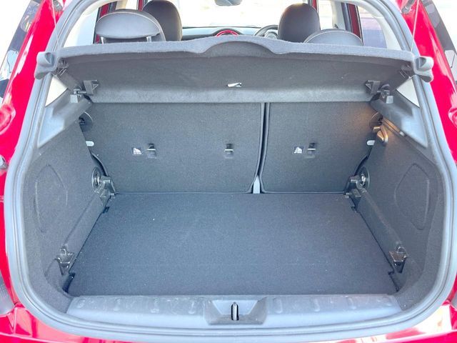 BMW MINI COOPER 5DOOR 2019 Image 31