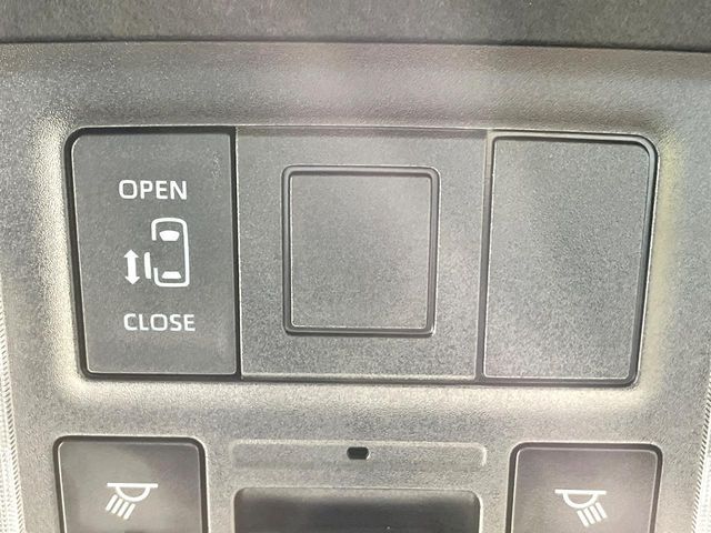 TOYOTA VOXY HYBRID 2023 Image 31