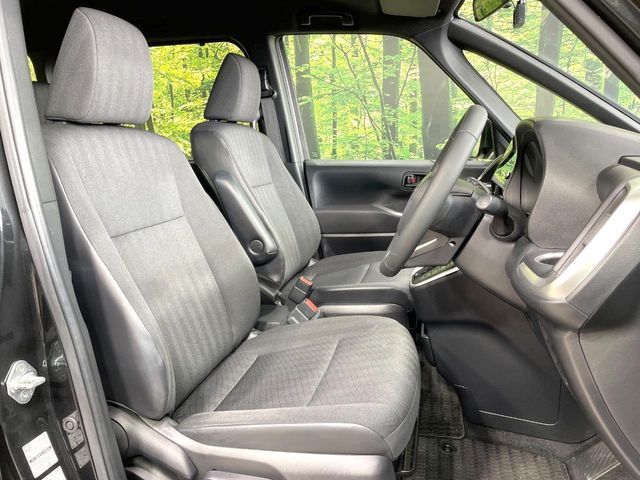 TOYOTA VOXY HYBRID 2023 Image 31