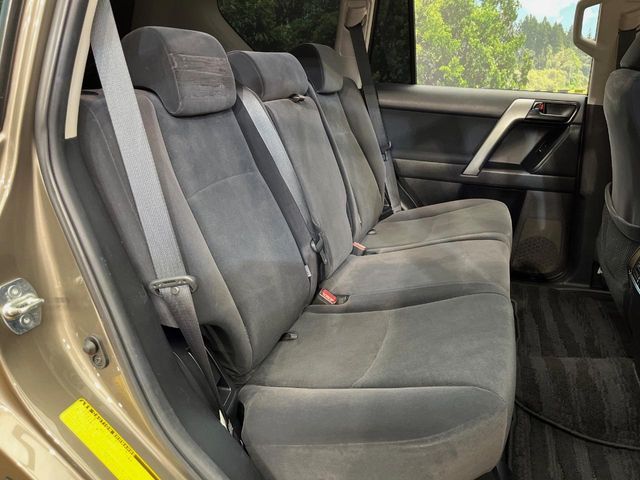 TOYOTA LANDCRUISER PRADO 2017 Image 31