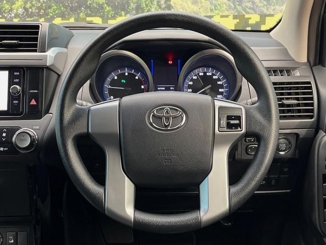 TOYOTA LANDCRUISER PRADO 2017 Image 31