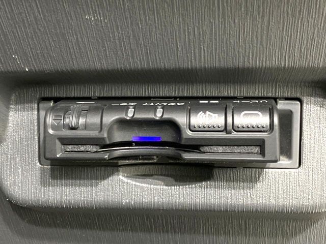 TOYOTA PRIUS ALPHA 2011 Image 31