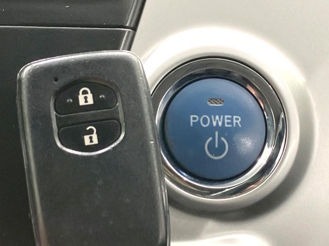 TOYOTA PRIUS ALPHA 2011 Image 31