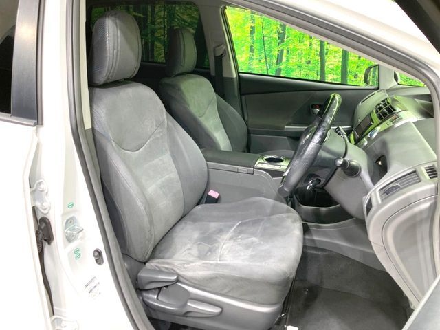 TOYOTA PRIUS ALPHA 2011 Image 31