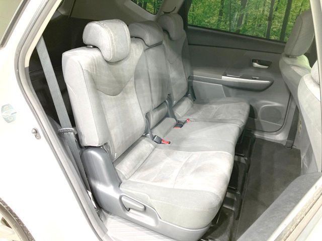 TOYOTA PRIUS ALPHA 2011 Image 31