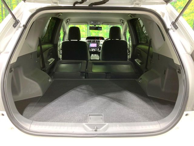 TOYOTA PRIUS ALPHA 2011 Image 31