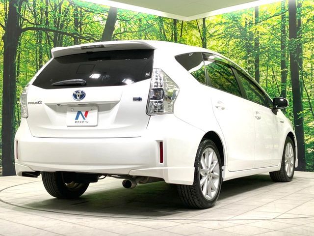 TOYOTA PRIUS ALPHA 2011 Image 31