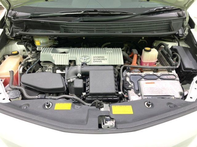 TOYOTA PRIUS ALPHA 2011 Image 31