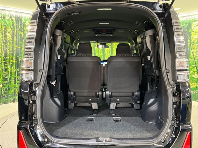 TOYOTA VOXY 2019 Image 31