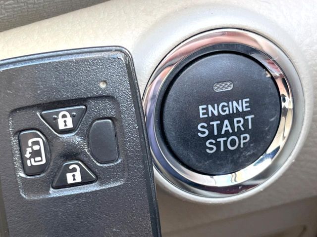 TOYOTA ISIS 2013 Image 31