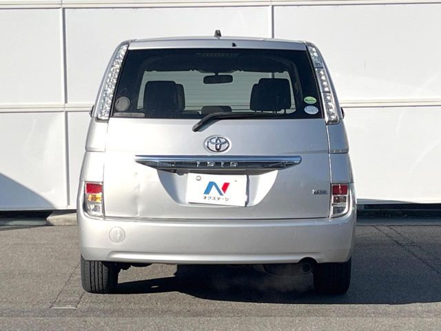 TOYOTA ISIS 2013 Image 31