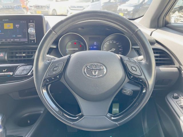 TOYOTA C-HR 2019 Image 31