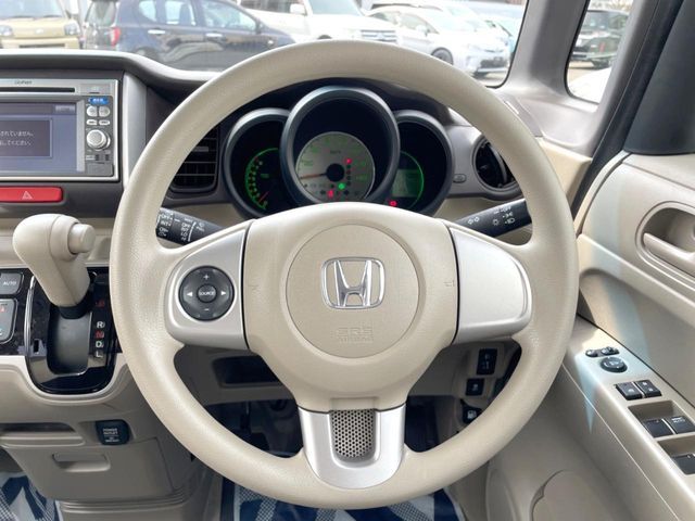 HONDA N BOX 2013 Image 31