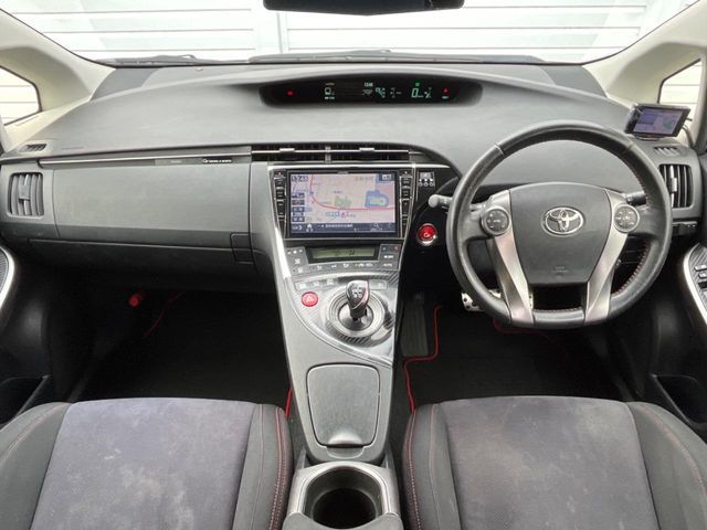 TOYOTA PRIUS 2013 Image 31