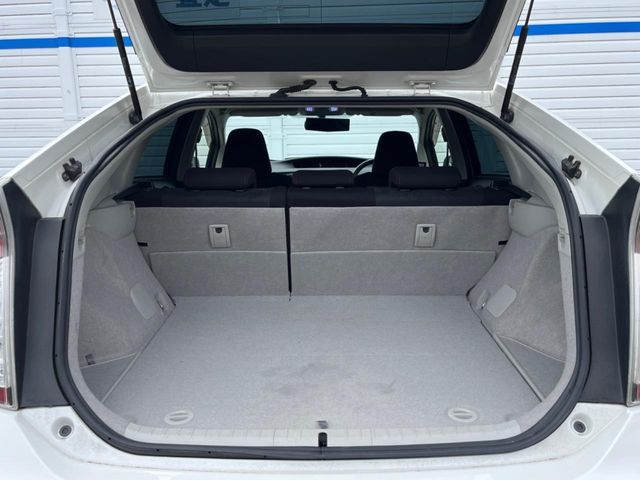 TOYOTA PRIUS 2013 Image 31