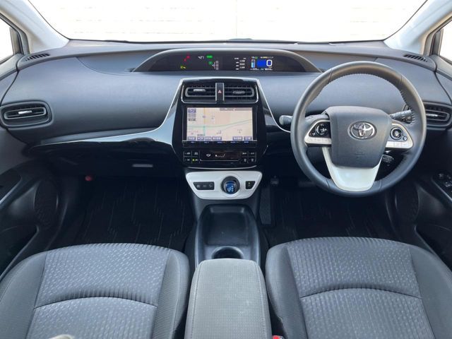 TOYOTA PRIUS 2017 Image 31