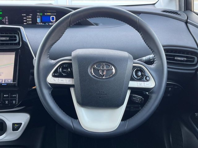 TOYOTA PRIUS 2017 Image 31
