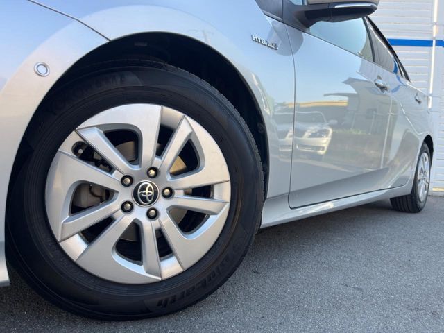 TOYOTA PRIUS 2017 Image 31