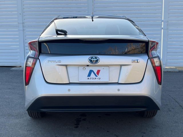 TOYOTA PRIUS 2017 Image 31