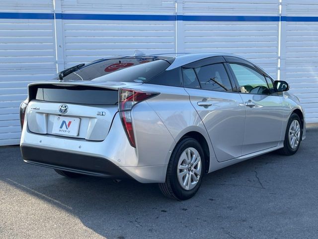 TOYOTA PRIUS 2017 Image 31