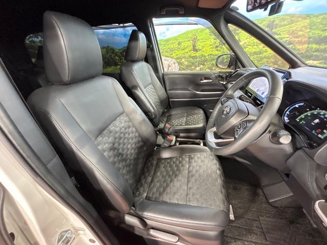 TOYOTA VOXY HYBRID 2023 Image 31