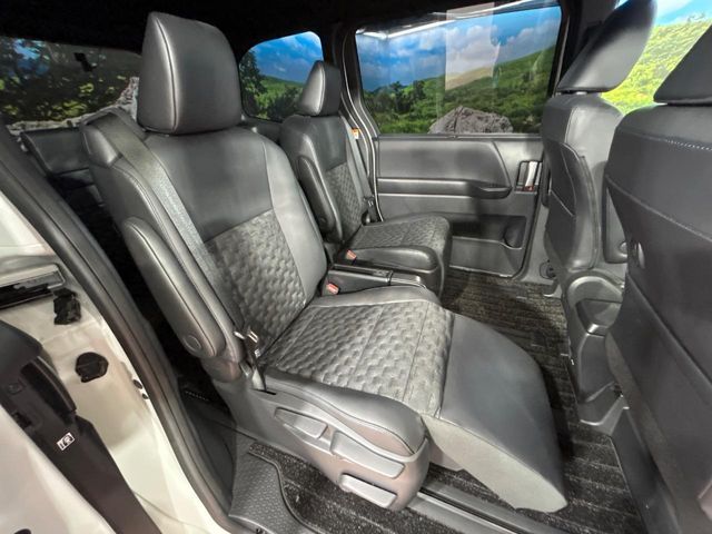 TOYOTA VOXY HYBRID 2023 Image 31