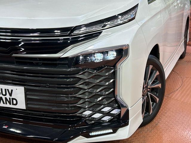 TOYOTA VOXY HYBRID 2023 Image 31
