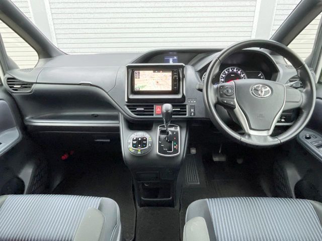 TOYOTA VOXY 2015 Image 31
