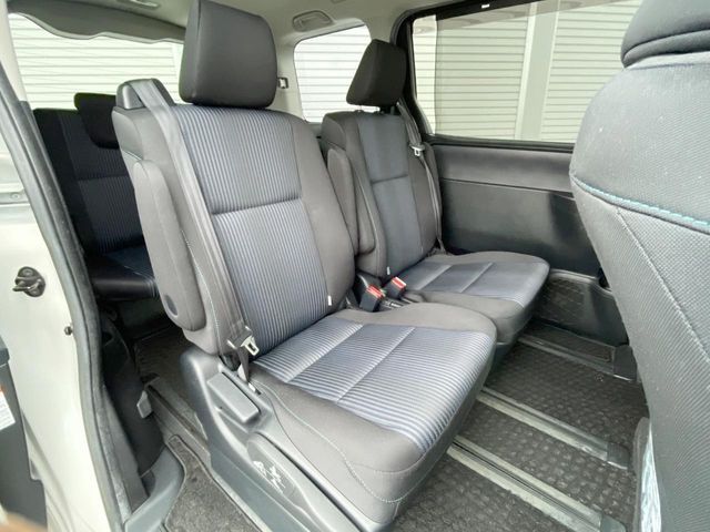 TOYOTA VOXY 2015 Image 31