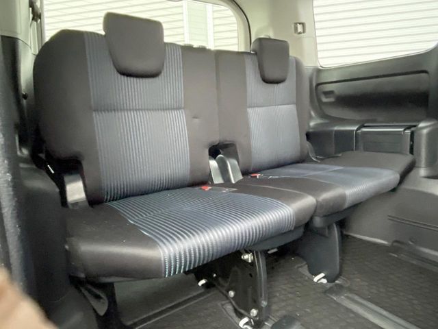 TOYOTA VOXY 2015 Image 31