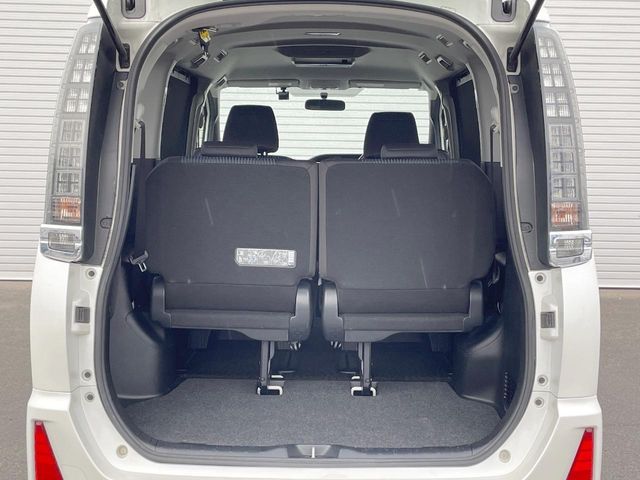 TOYOTA VOXY 2015 Image 31