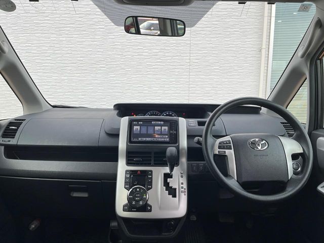 TOYOTA NOAH 2011 Image 31