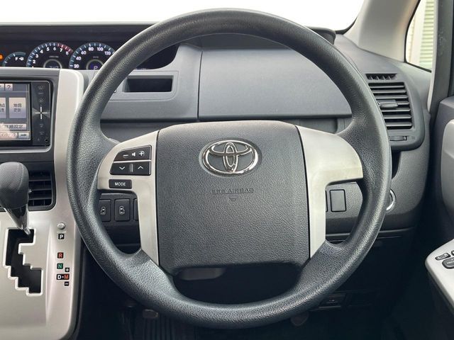 TOYOTA NOAH 2011 Image 31