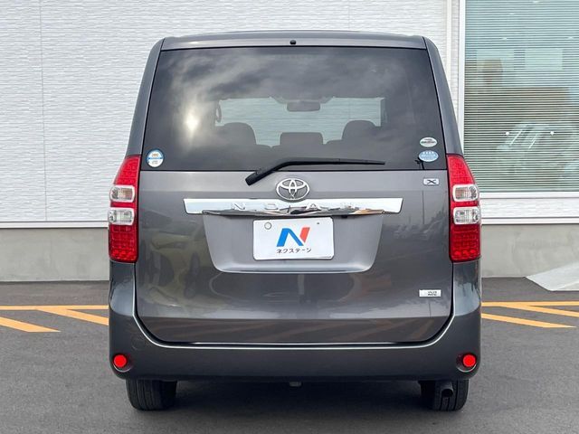 TOYOTA NOAH 2011 Image 31