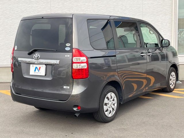 TOYOTA NOAH 2011 Image 31