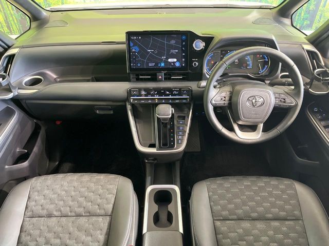 TOYOTA VOXY HYBRID 2023 Image 31