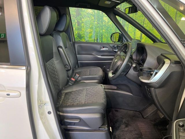 TOYOTA VOXY HYBRID 2023 Image 31