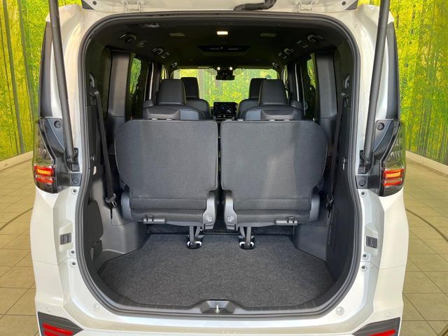 TOYOTA VOXY HYBRID 2023 Image 31