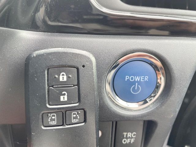 TOYOTA ESQUIRE HYBRID 2017 Image 31