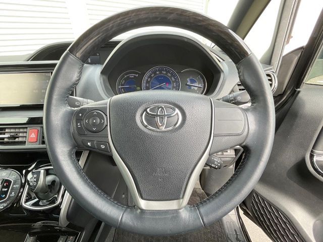 TOYOTA ESQUIRE HYBRID 2017 Image 31