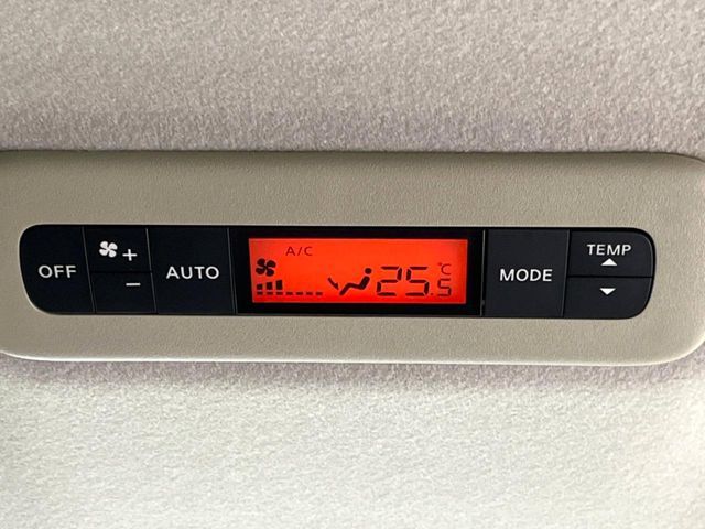 NISSAN ELGRAND 2013 Image 31